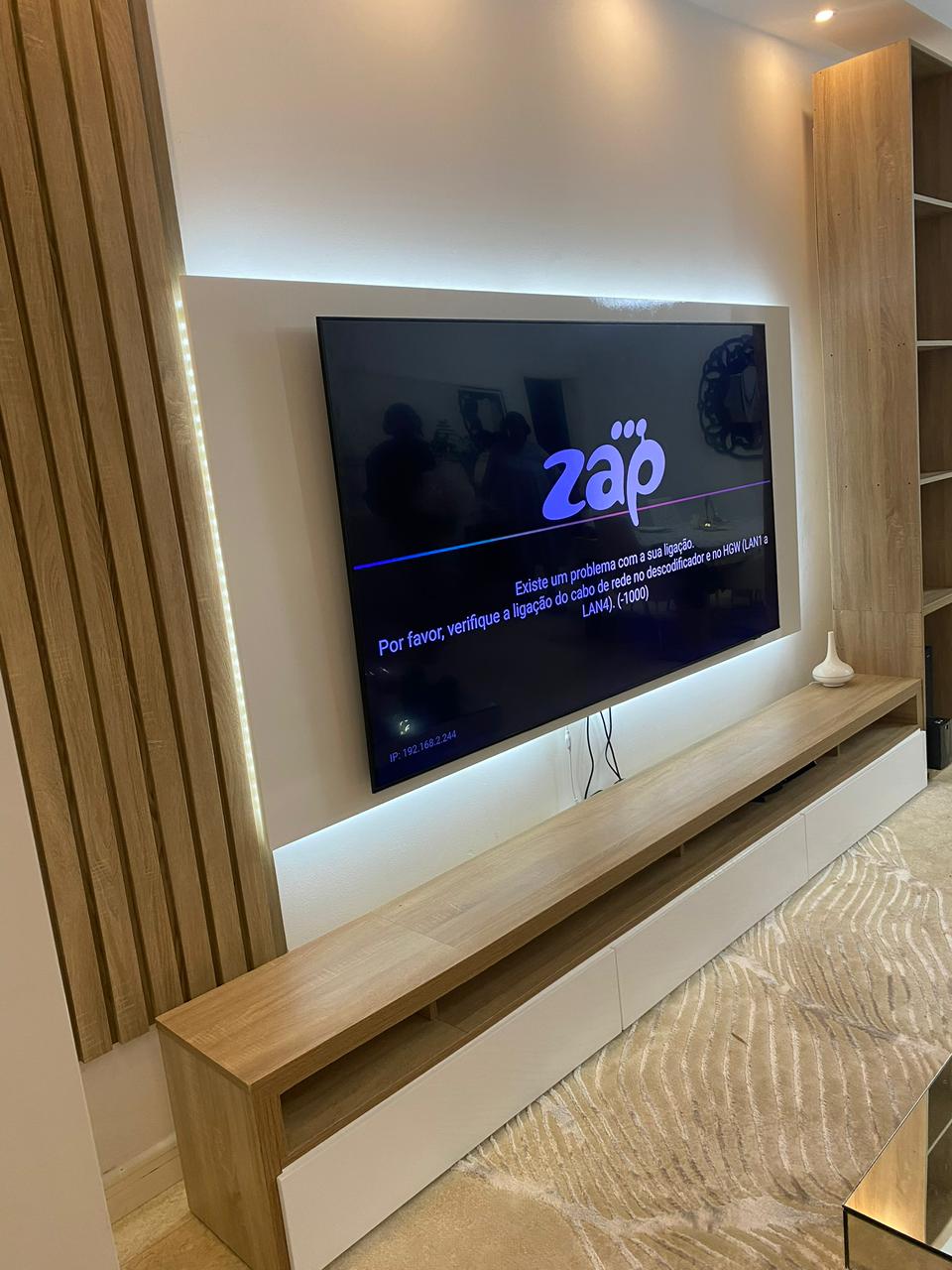 Painel de TV Puzzle com design moderno.