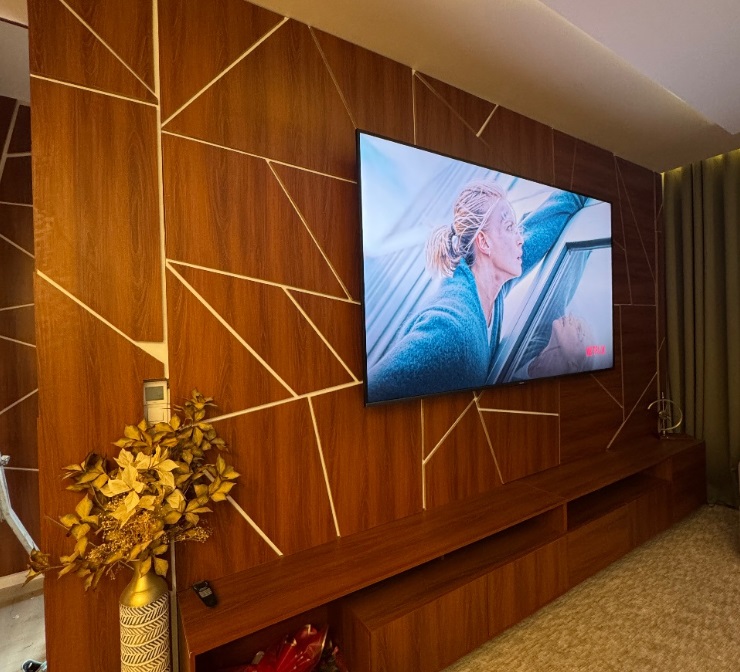 Painel decorativo Puzzle em madeira com LED.